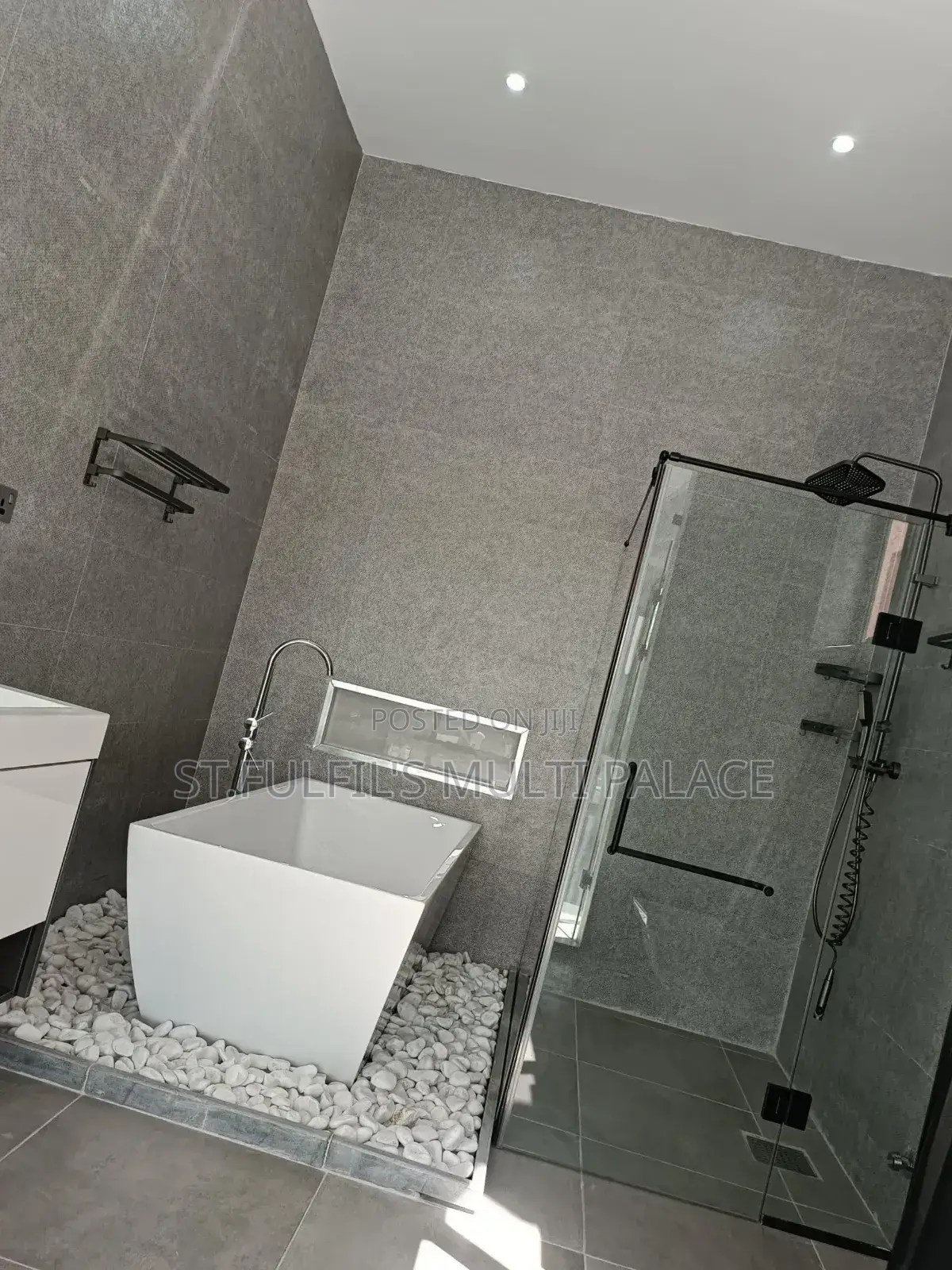 5bdrm House in East Legon American for sale