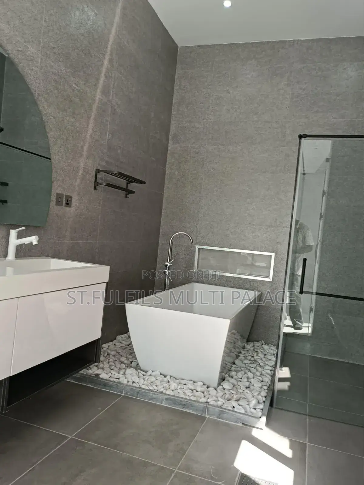 5bdrm House in East Legon American for sale