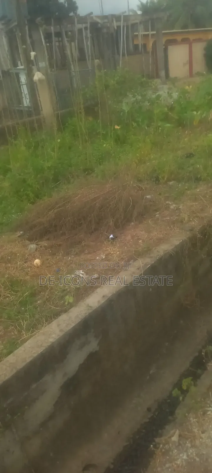 7 Shops Uncompleted 2bedrooms Self Contained on 2 Plots