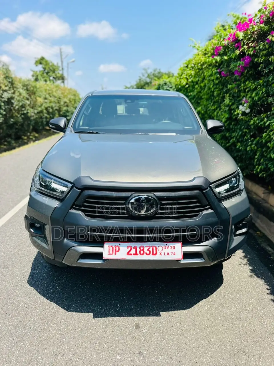 Toyota Hilux 2023 Gray