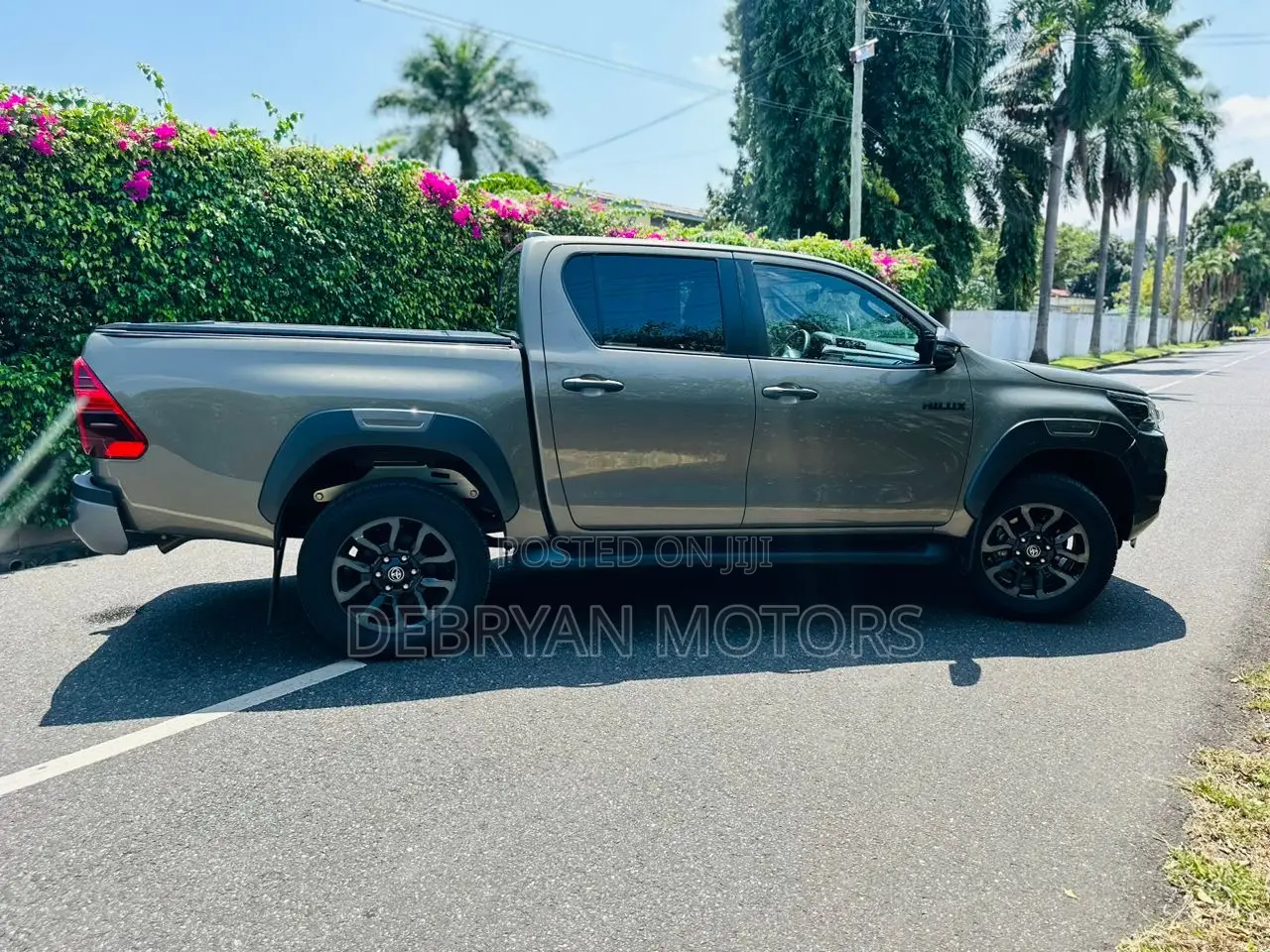 Toyota Hilux 2023 Gray