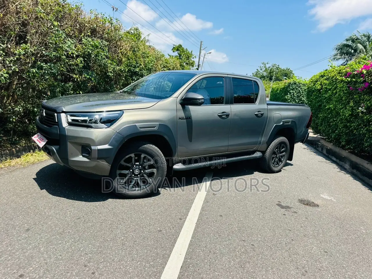 Toyota Hilux 2023 Gray