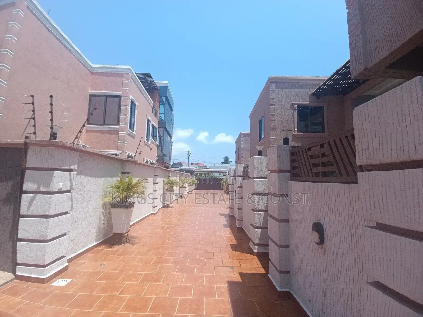 4bdrm House in Gardens, Tesano for rent
