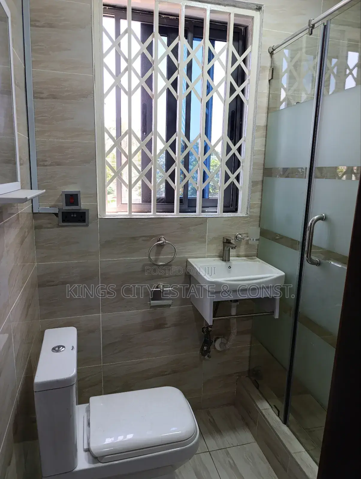 4bdrm House in Gardens, Tesano for rent