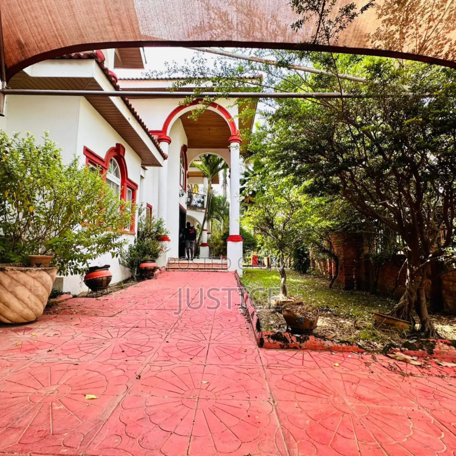 6bdrm Mansion in Trasacco Estate, East Legon for sale
