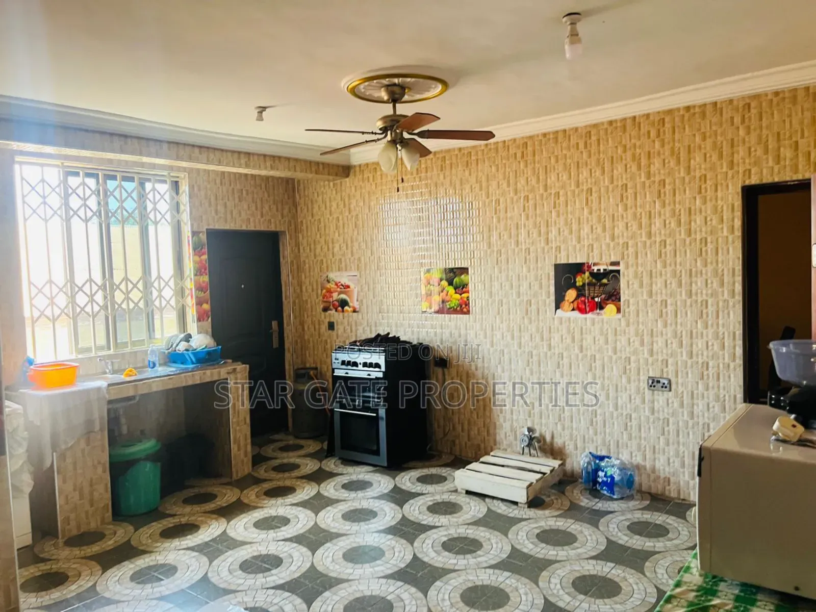 8bdrm House in Esereso,  Near, Kumasi Metropolitan for sale