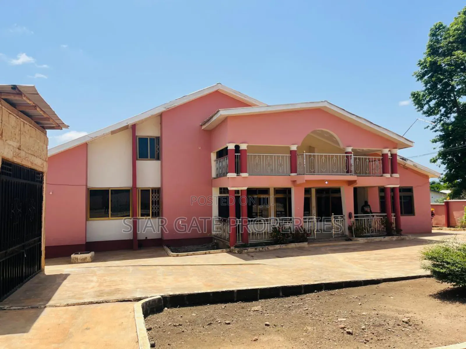 8bdrm House in Esereso,  Near, Kumasi Metropolitan for sale