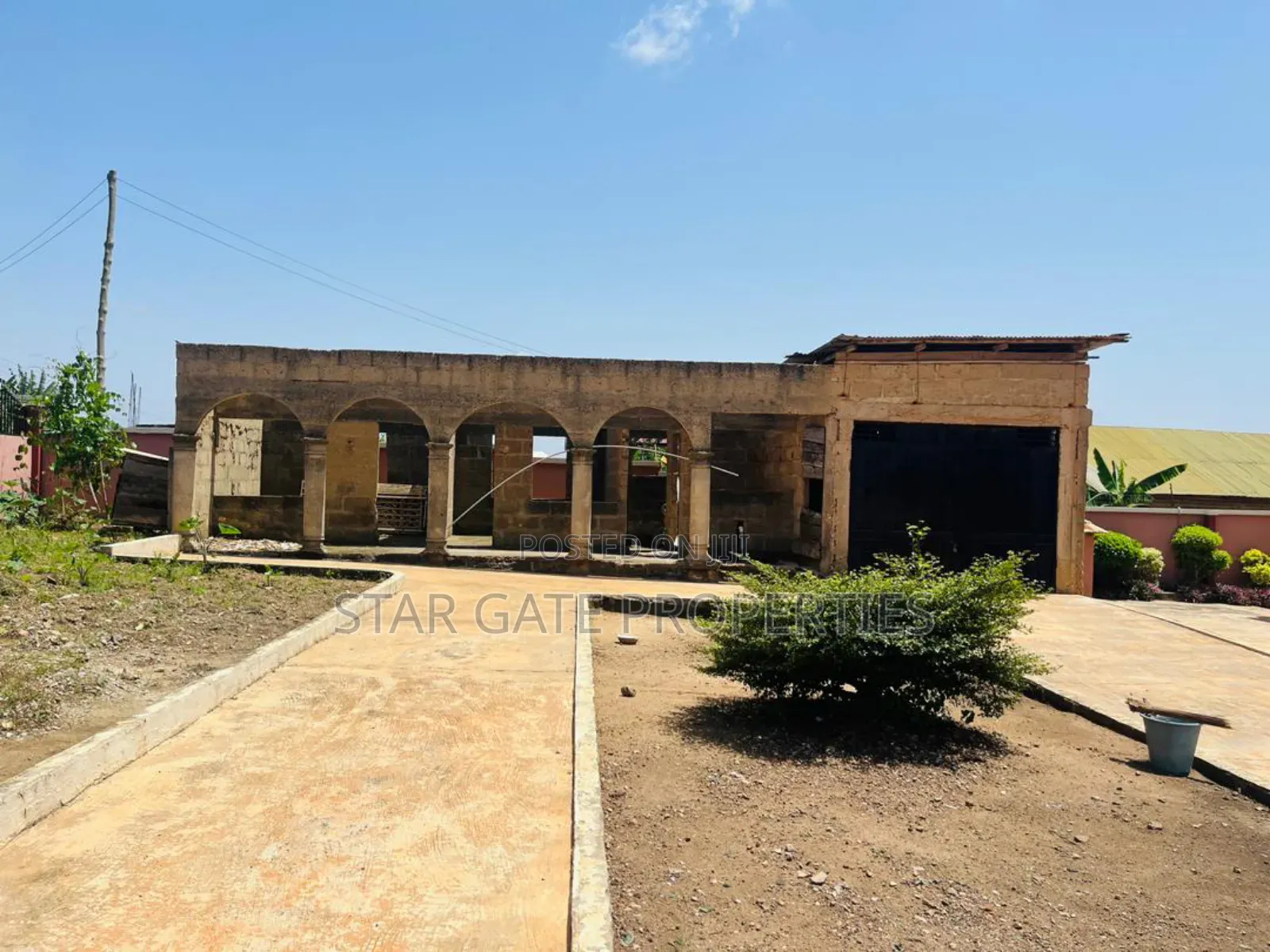 8bdrm House in Esereso,  Near, Kumasi Metropolitan for sale