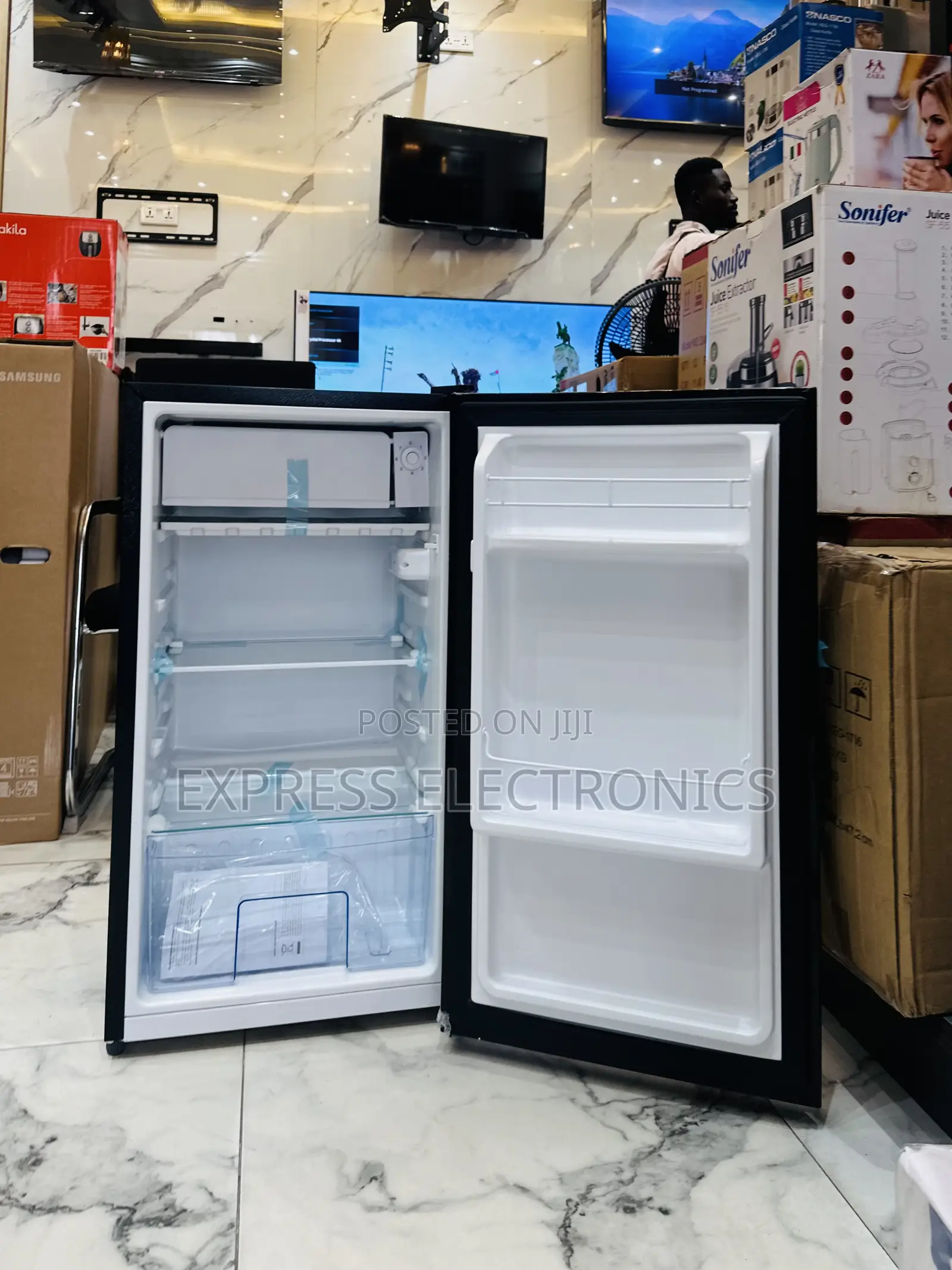 Compact Size Single Door Mirror Fridge Black Pearl