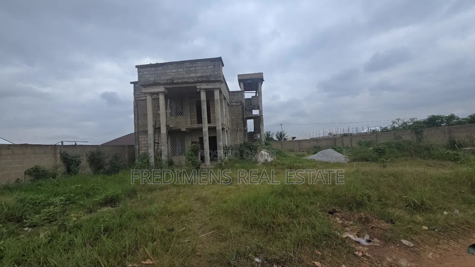 5bdrm House in Fredimens Real, Kumasi Metropolitan for sale