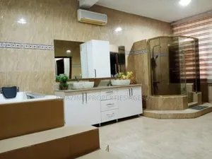 6bdrm House in East Legon for sale