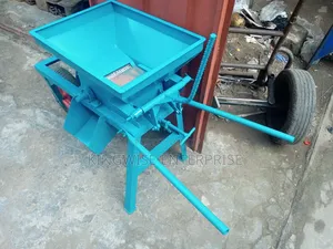 Mobile Cassava Grinding Machine With Engine
