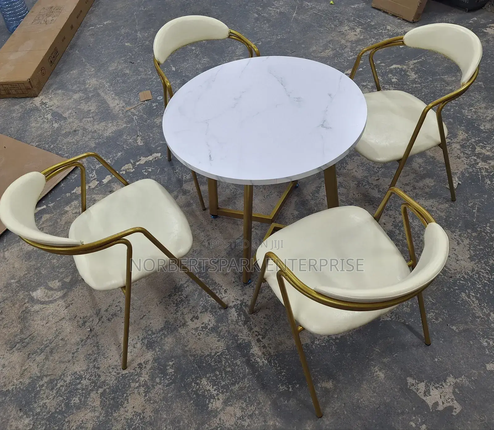 Dining Set (4 Chairs) Q001