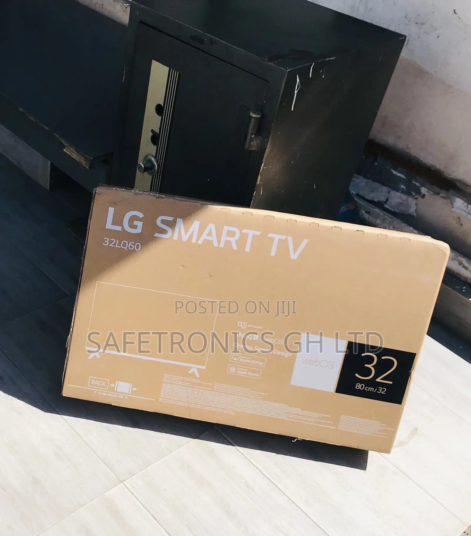 Super Powerful LG UQ60 Smart 32 Inch LED Tv (Black) 
