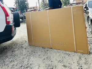 Ultra Thin Profile UHD Smart Samsung 75”Cu8000