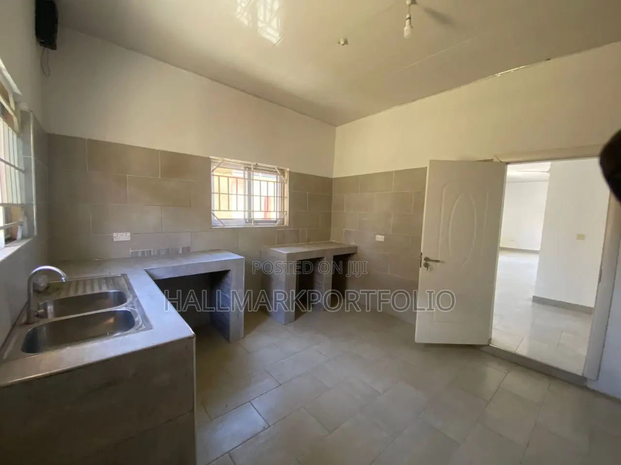3bdrm House in Blue Rose Estate, Budumburam for sale