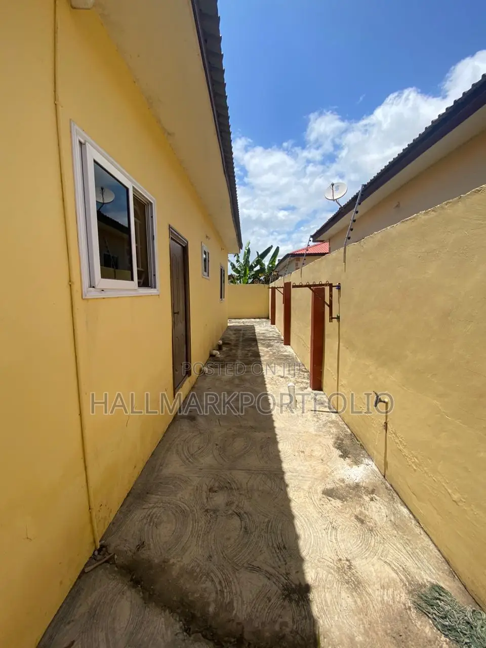 3bdrm House in Blue Rose Estate, Budumburam for sale
