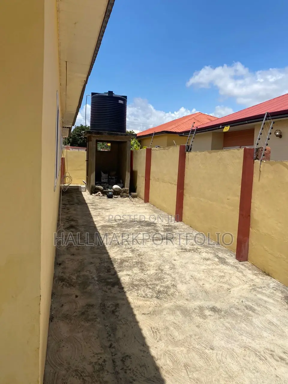 3bdrm House in Blue Rose Estate, Budumburam for sale