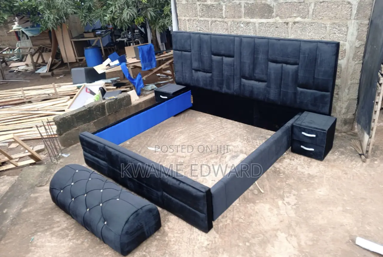 Queen Size Bed With Two Sides Drawer and Ottoman