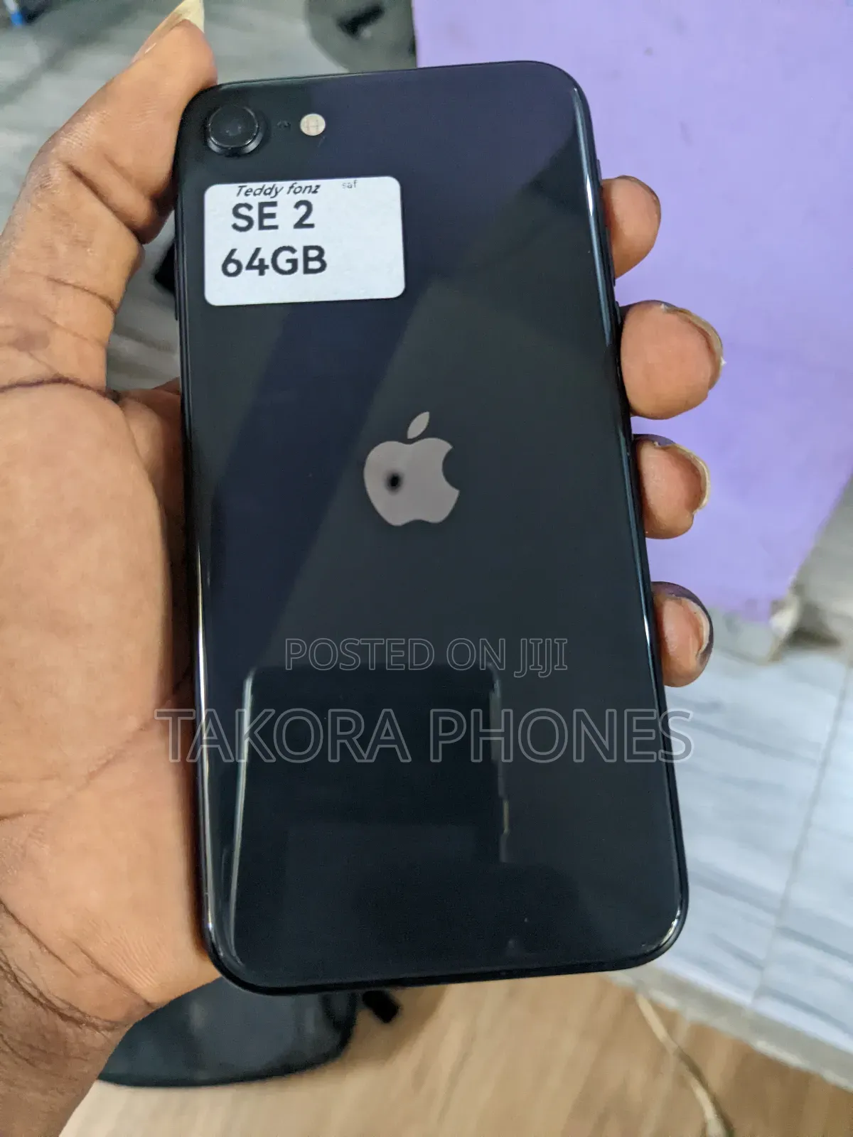 Apple iPhone SE (2020) 64 GB Black