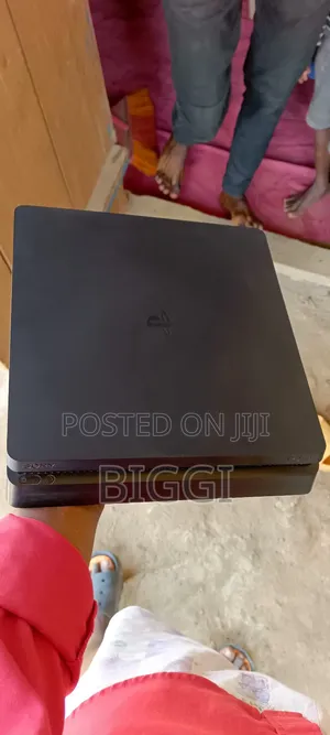 Ps4 Slim With 1 Controller