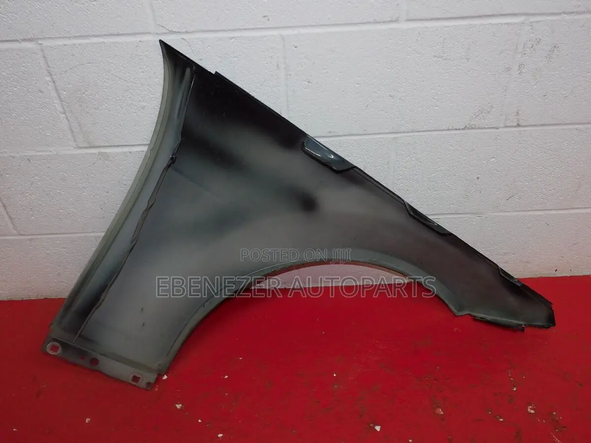 Mercedes Benz W204 C250 Fender