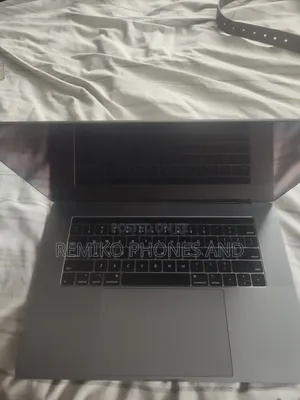 Laptop Apple MacBook Pro 2018 16GB Intel Core I7 SSD 512GB