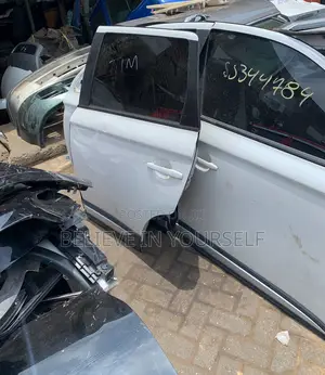 Mitsubishi Outlander 2016,2017,2018,2019,2020 Door
