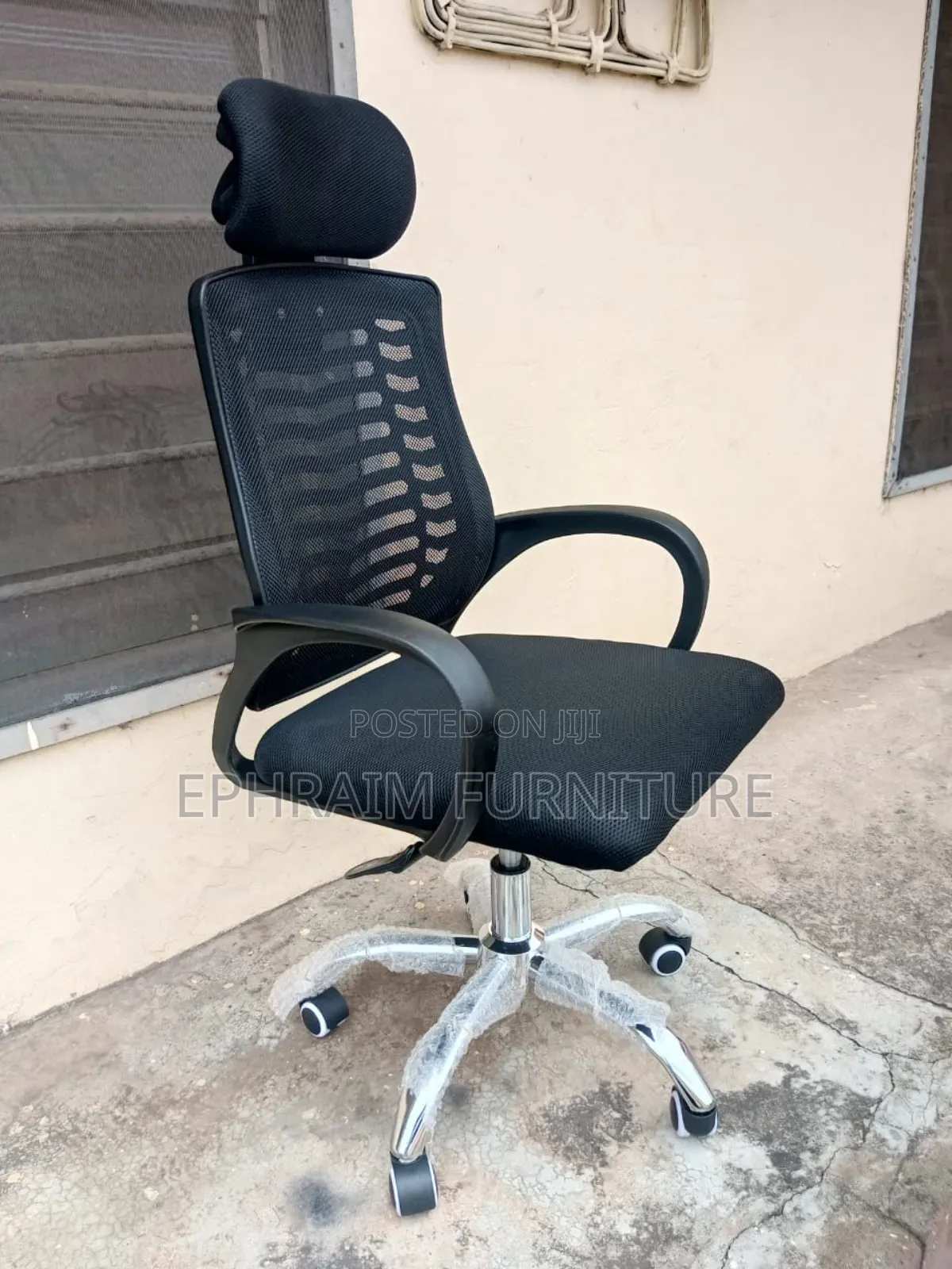 Swivel Chair With Head Rest
