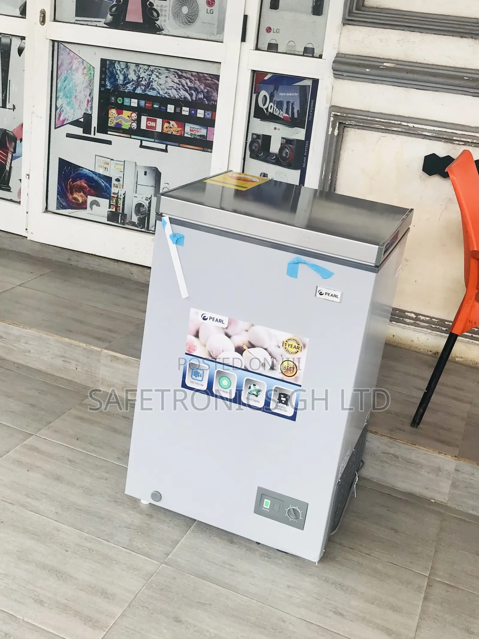 Lockable Pearl PCF-1360-1a Singledoor 100L Chestfreezer 