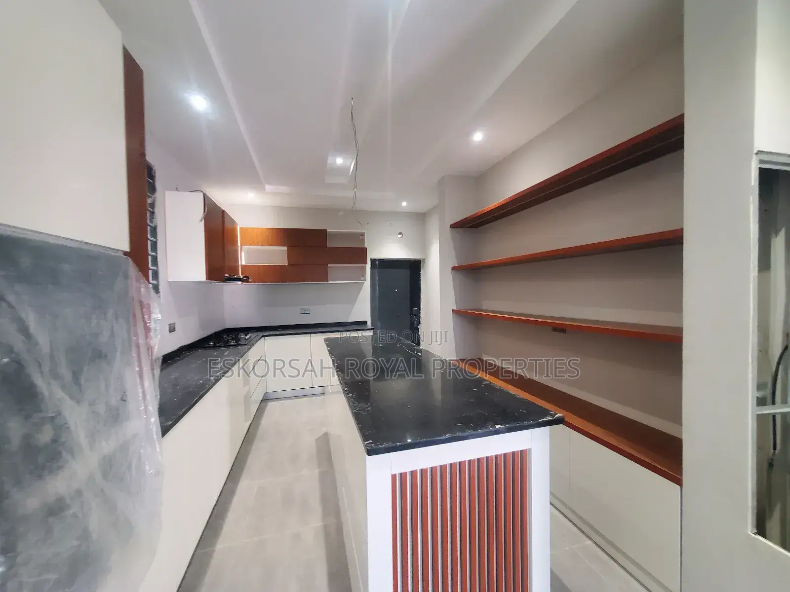 4bdrm House in Lakeside for sale