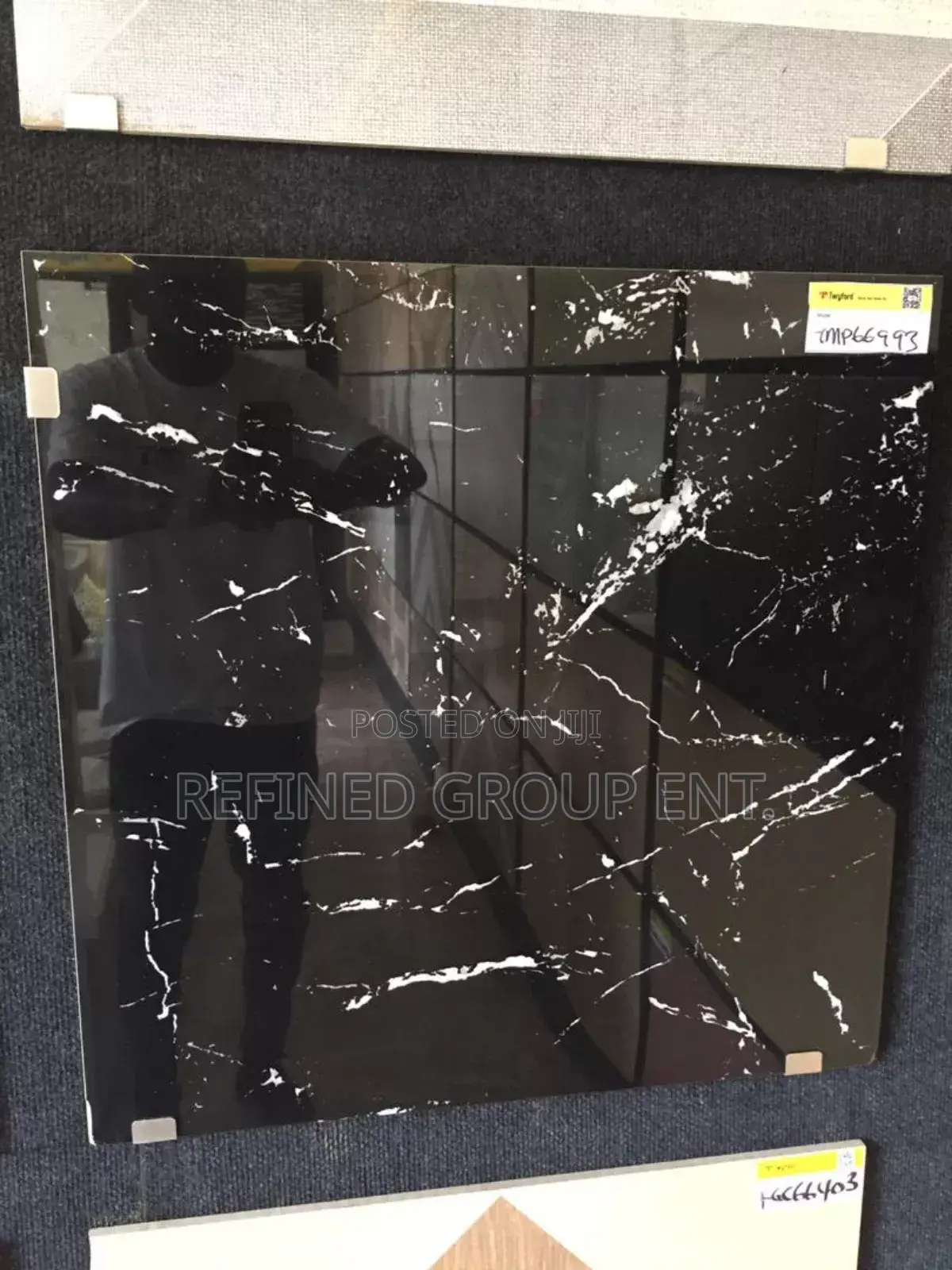 Twyford Black White/Gold 60/60cm