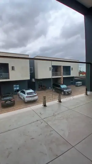 2bdrm Townhouse / Terrace in Bee Decor& Homes, Madina for rent