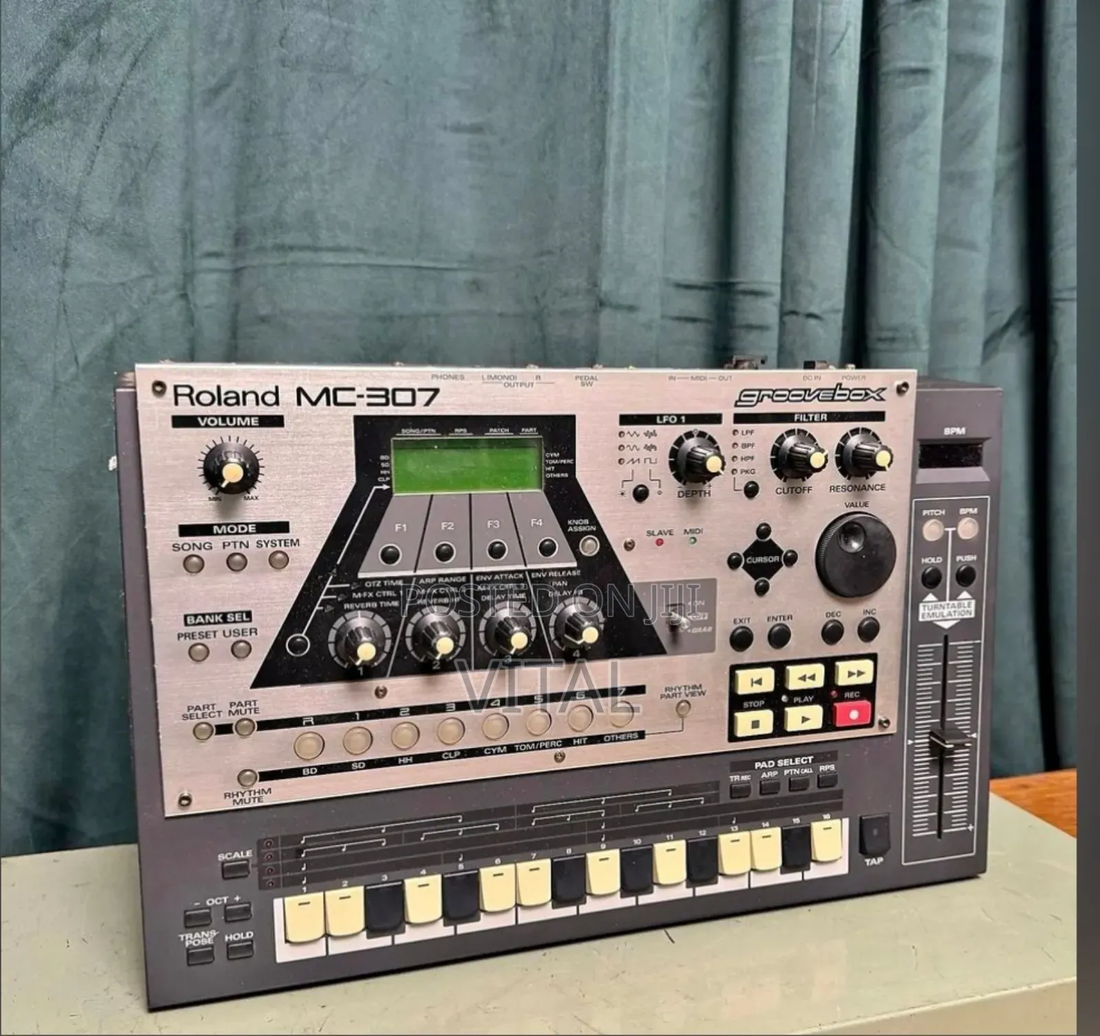 Roland Groovebox Mc307/Drum Machine/Synthesizer/Sequenceretc