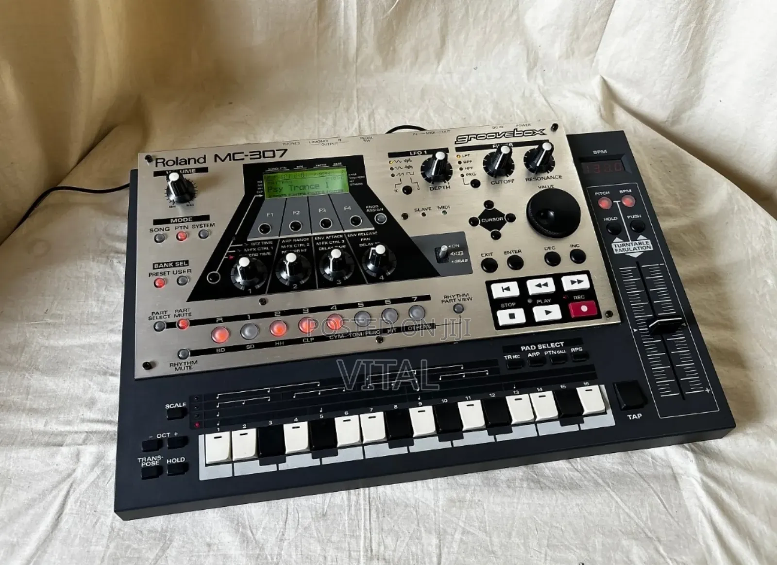 Roland Groovebox Mc307/Drum Machine/Synthesizer/Sequenceretc