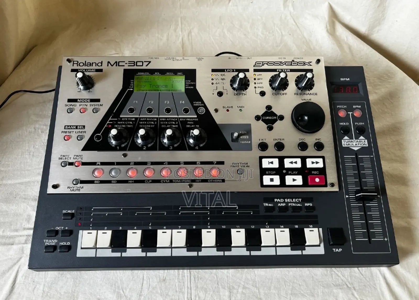 Roland Groovebox Mc307/Drum Machine/Synthesizer/Sequenceretc
