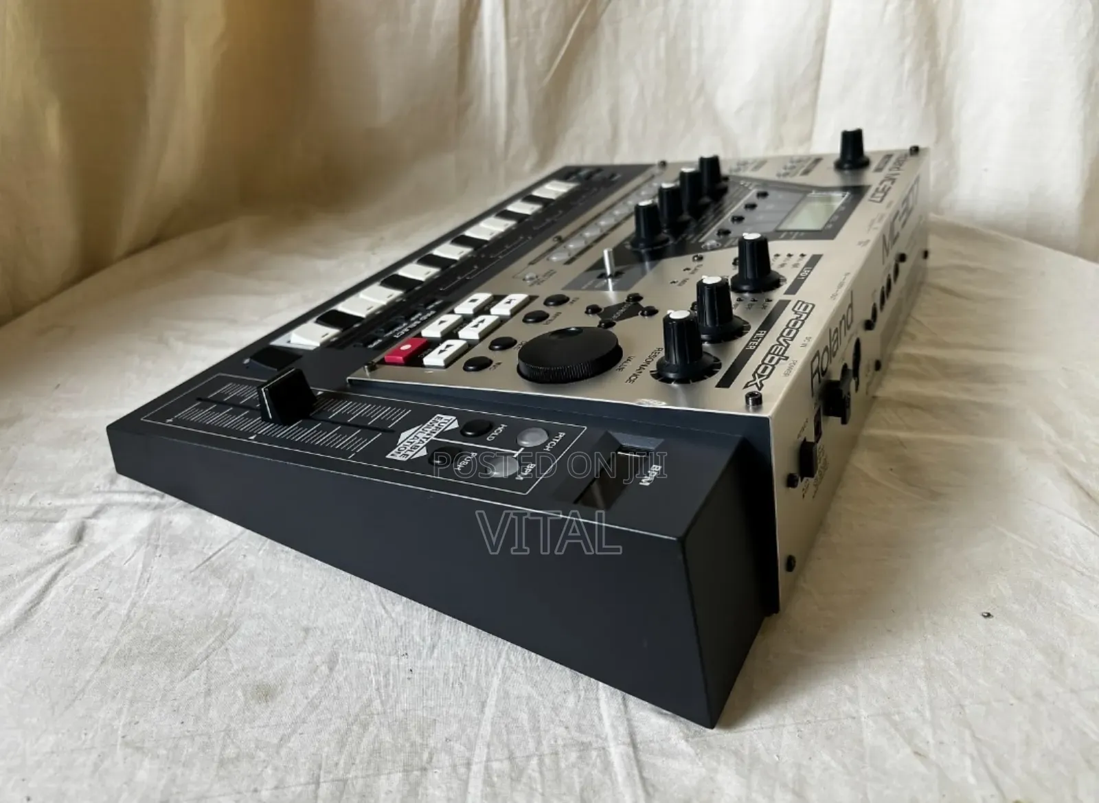 Roland Groovebox Mc307/Drum Machine/Synthesizer/Sequenceretc