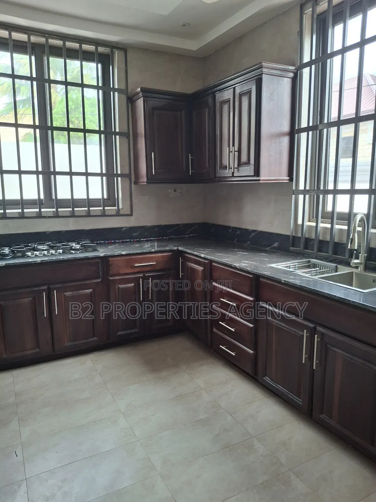 5bdrm Mansion in B2 Properties Agency, Kumasi Metropolitan for rent