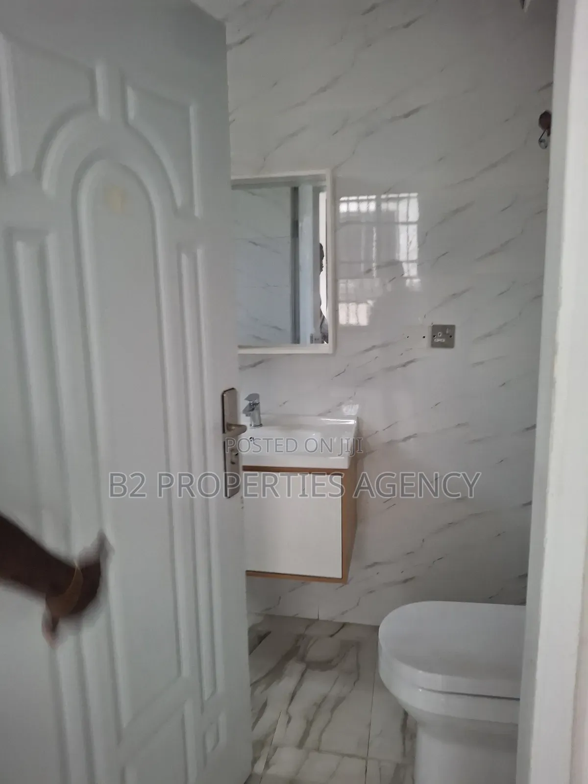 5bdrm Mansion in B2 Properties Agency, Kumasi Metropolitan for rent