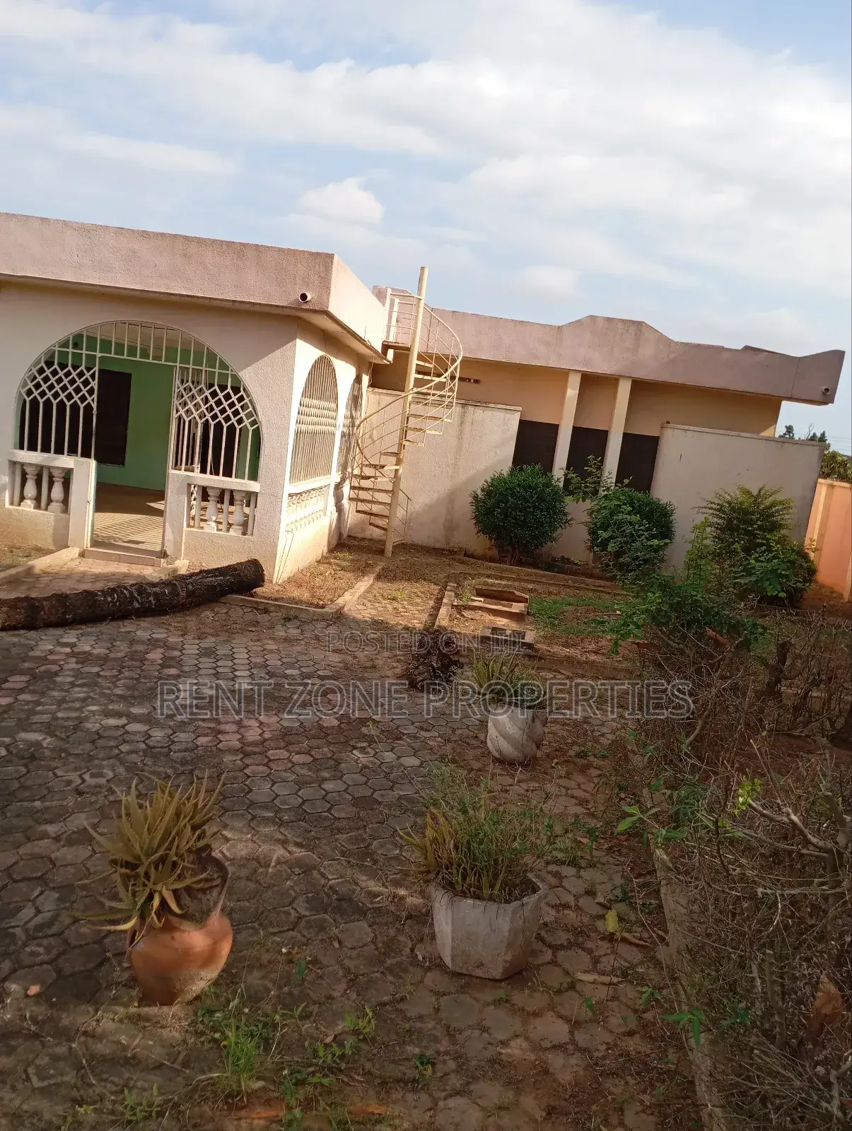 6bdrm Villa in Rent Zone Properties, Ofankor for sale