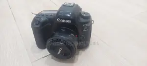 Canon 5d Mark Iv With 50mm Lens