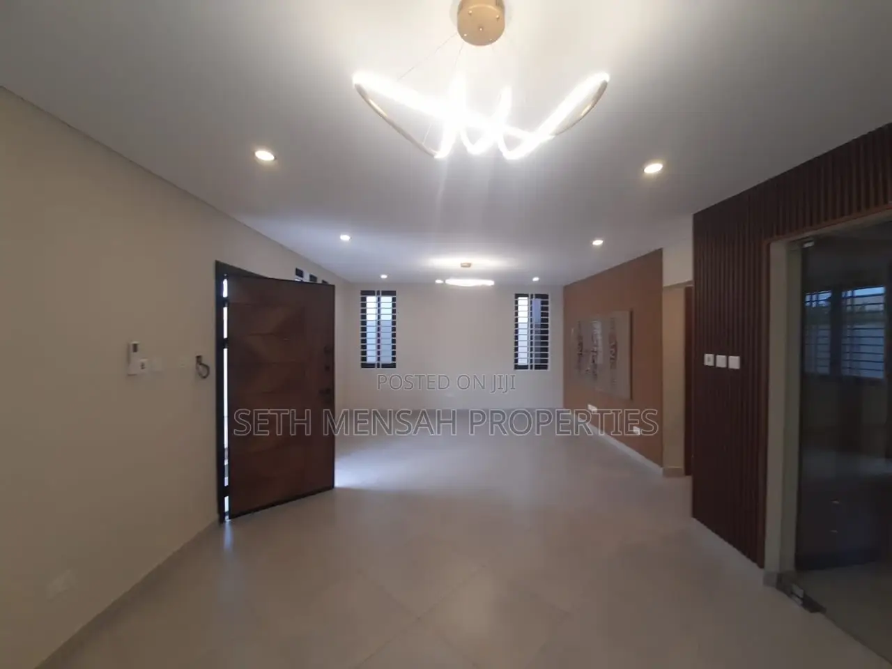 6bdrm House in Skm, Labadi for sale
