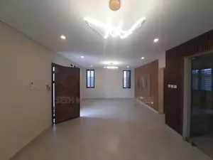 6bdrm House in Skm, Labadi for sale