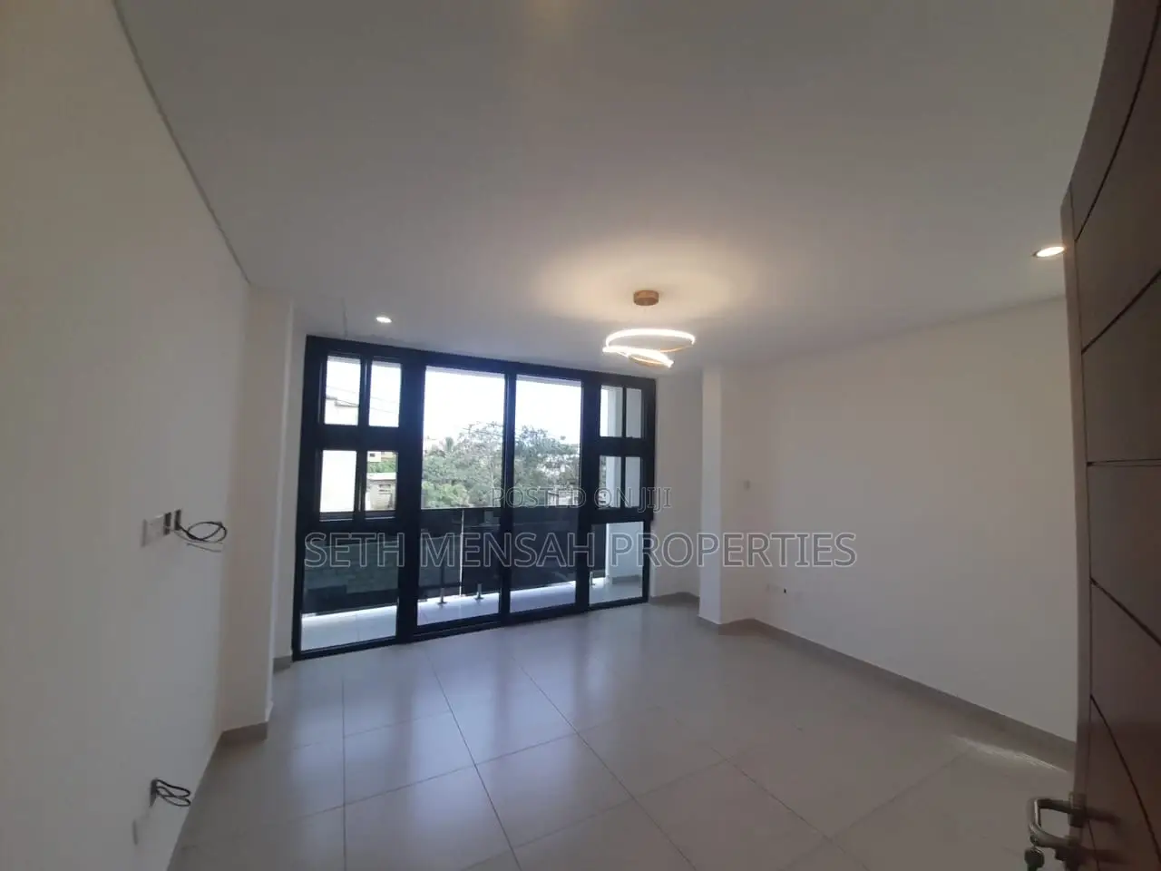 6bdrm House in Skm, Labadi for sale