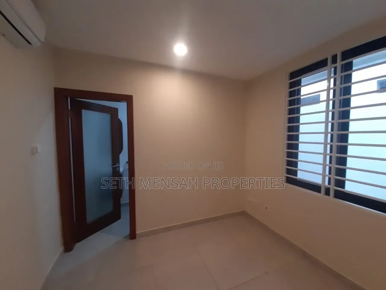 6bdrm House in Skm, Labadi for sale
