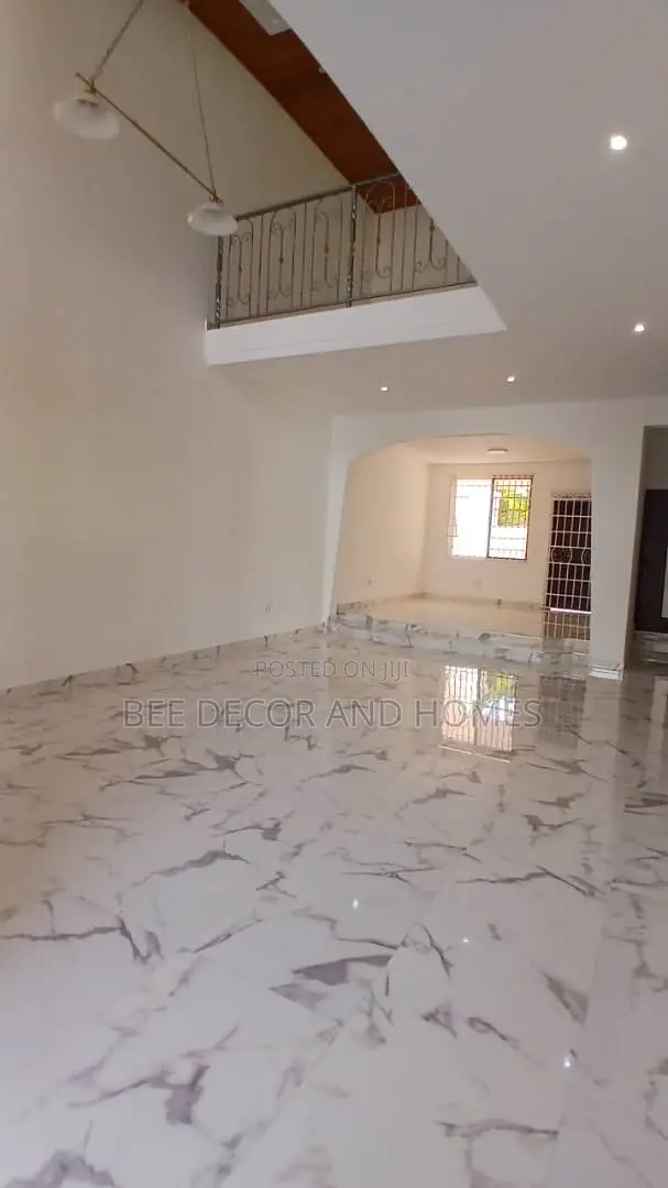 5bdrm Mansion in Bee  Decor & Homes, East Legon for rent