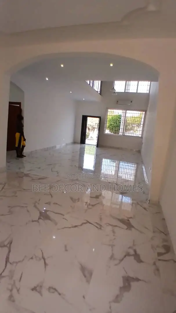 5bdrm Mansion in Bee  Decor & Homes, East Legon for rent