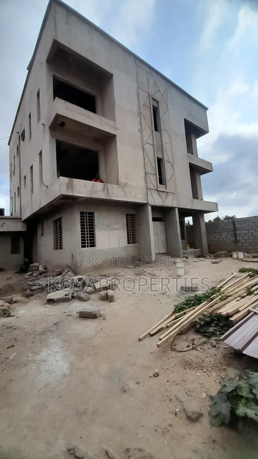 6bdrm Apartment in East Legon Hills, Adjiriganor for sale