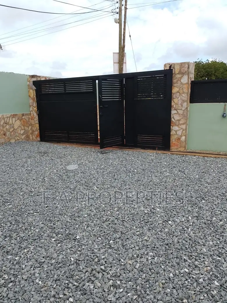 2bdrm House in E A Properties, Frafraha for rent
