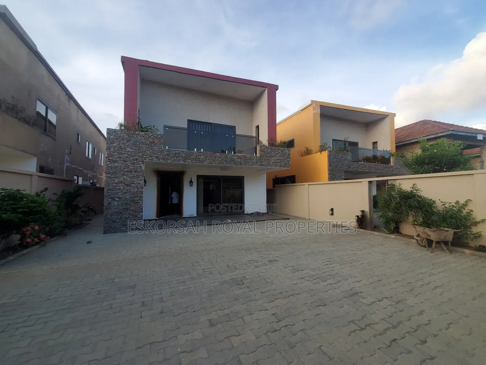 3bdrm House in Ashaley Botwe for sale